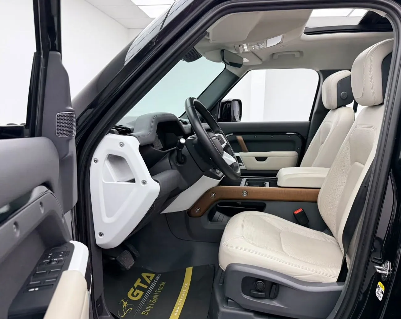 Land Rover Defender 110 HSE P400 2024 — фото 8