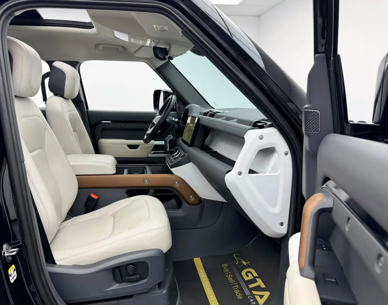 Land Rover Defender 110 HSE P400 2023 — фото 9