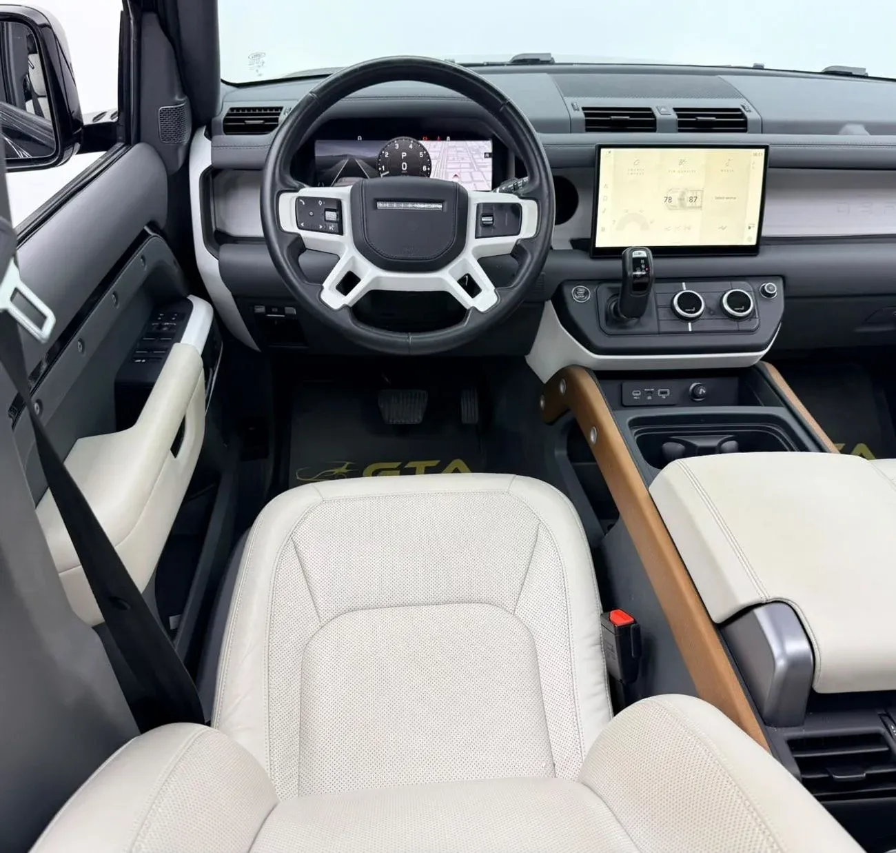Land Rover Defender 110 HSE P400 2023 — фото 14