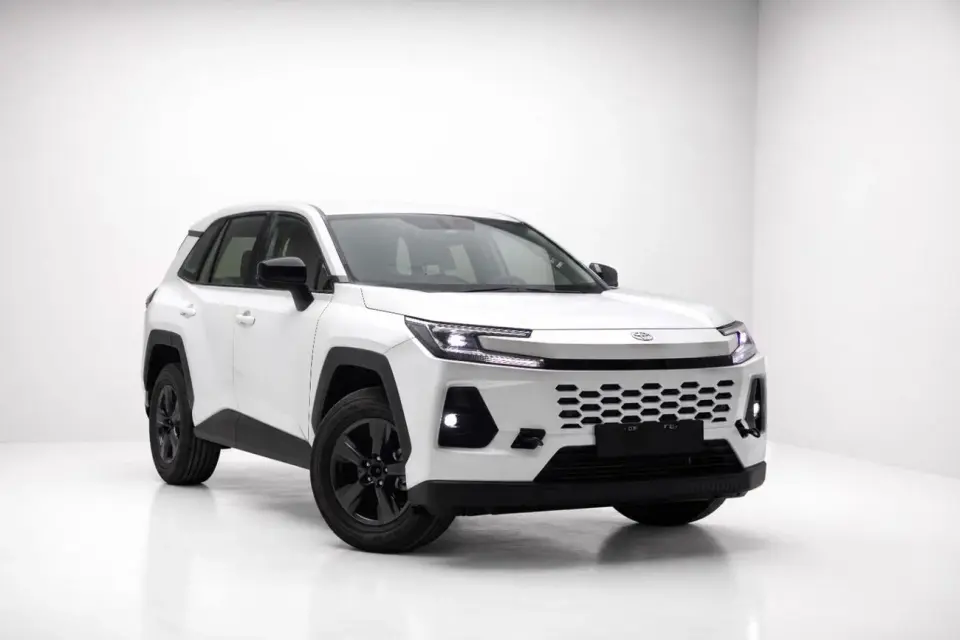 Toyota RAV4 LE 2026