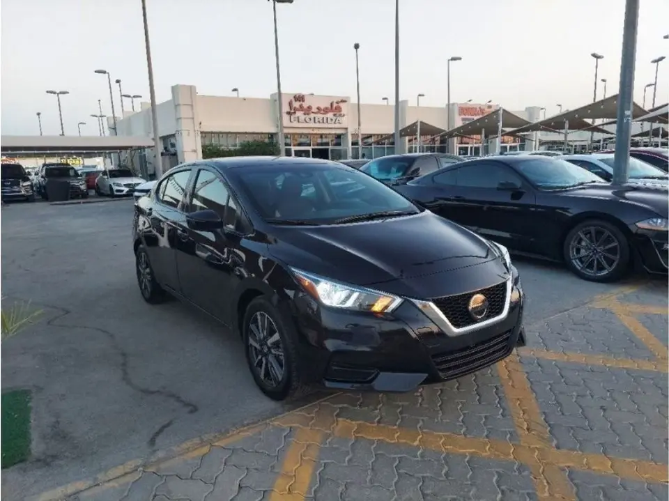Nissan Versa SR 2021