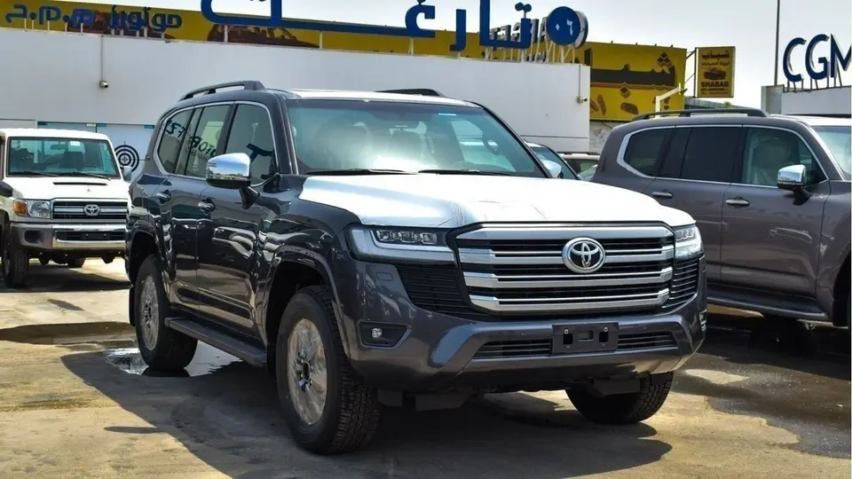 Toyota Land Cruiser VX 2025