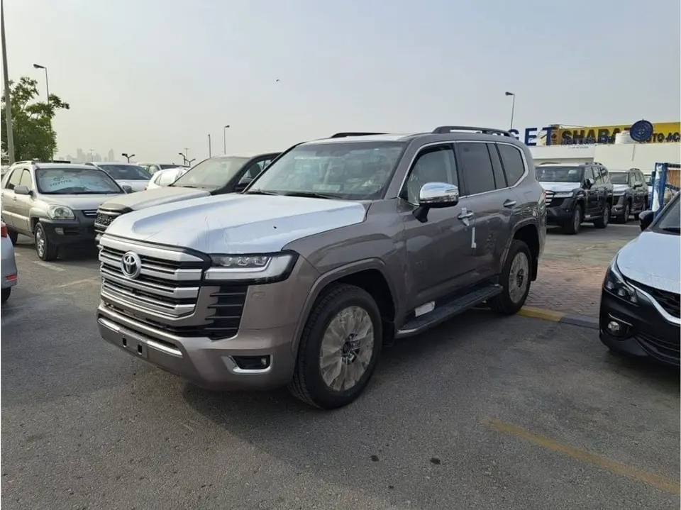 Toyota Land Cruiser VXR 2025