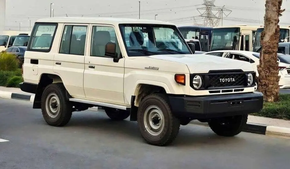 Toyota Land Cruiser 70 LC76 DX 2025