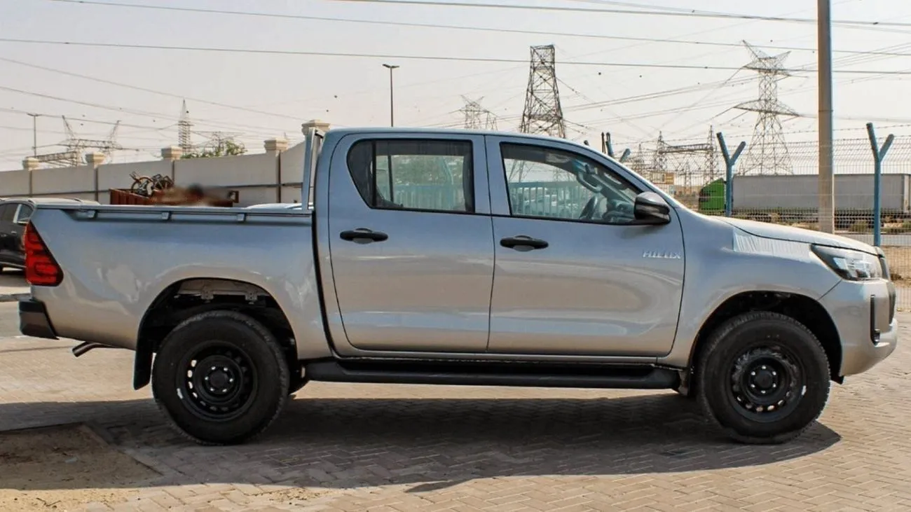 Toyota Hilux DLX 2024 — фото 8