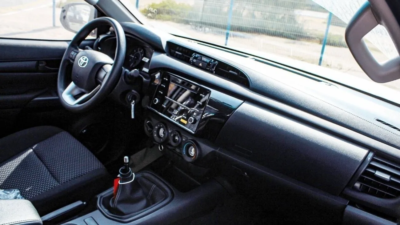 Toyota Hilux DLX 2024 — фото 11