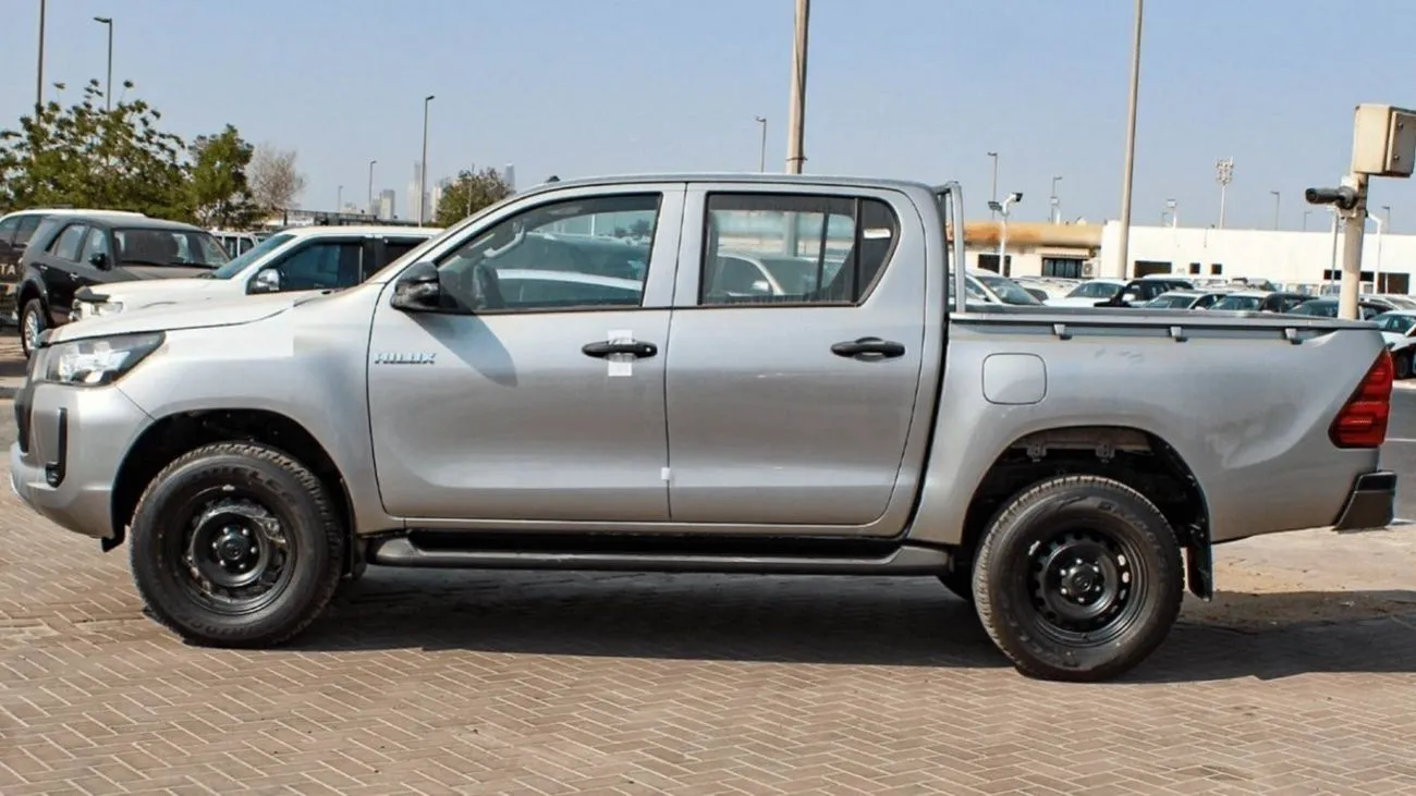 Toyota Hilux DLX 2024 — фото 7