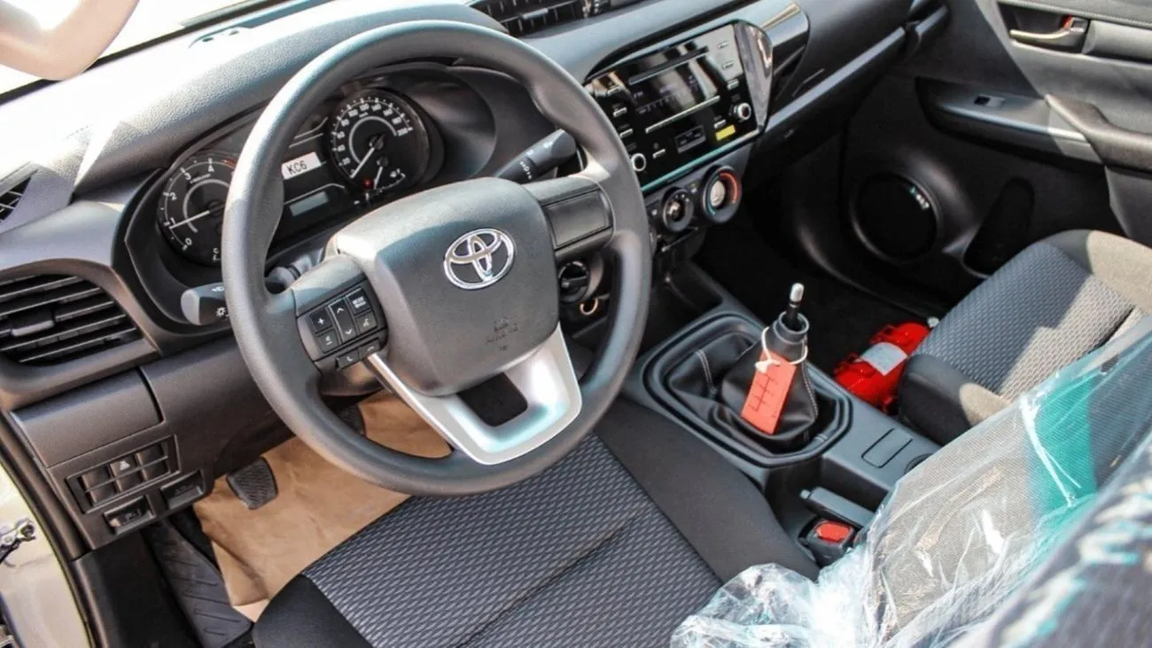 Toyota Hilux DLX 2024 — фото 10