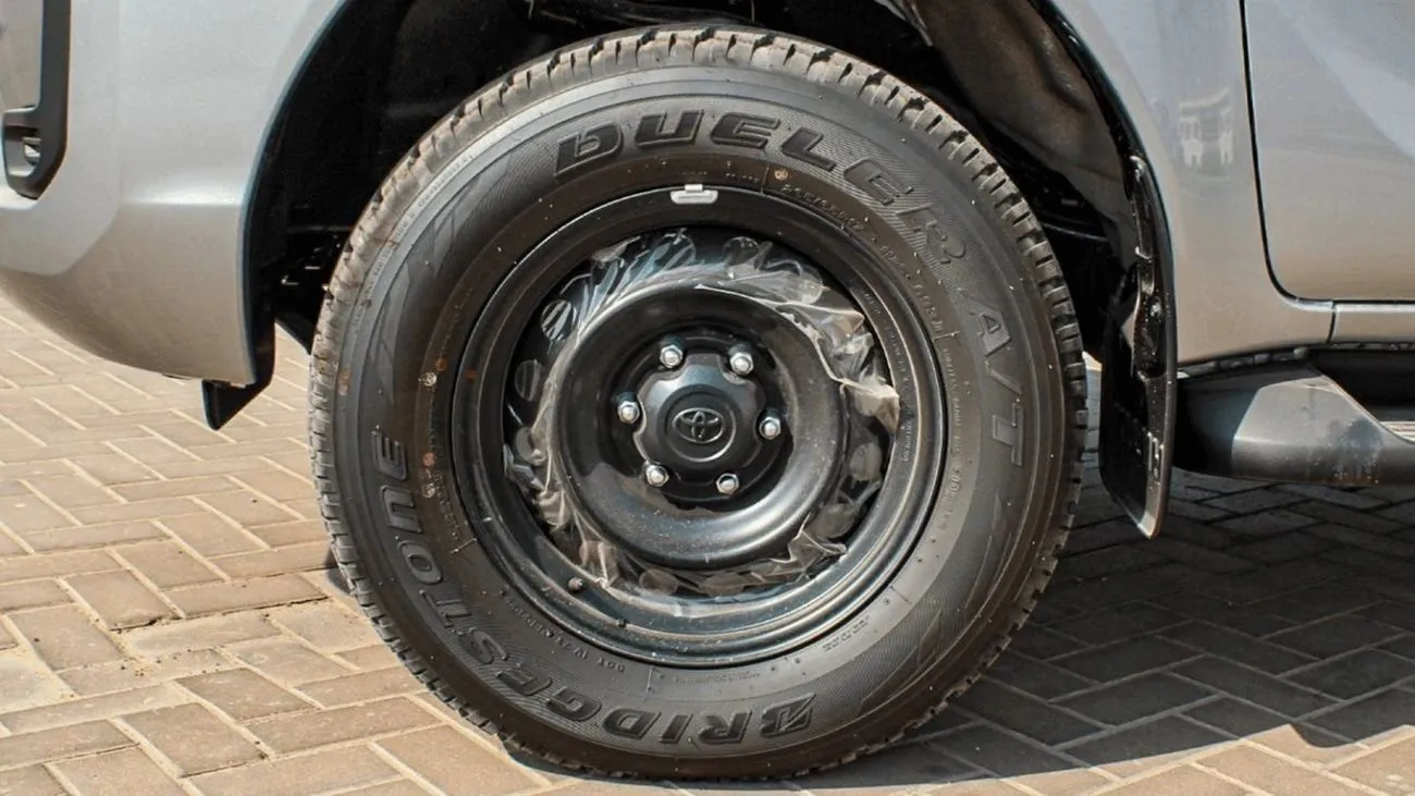 Toyota Hilux DLX 2024 — фото 18