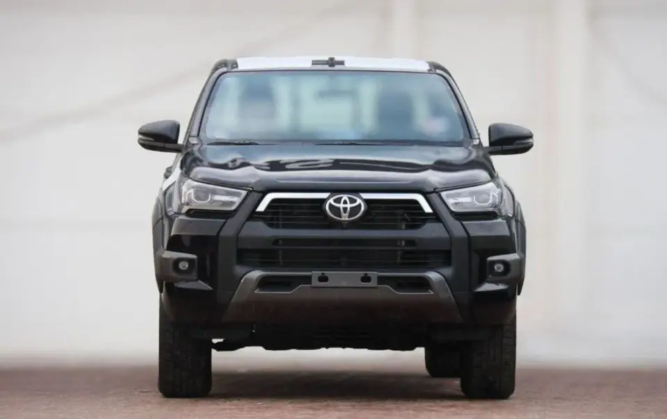 Toyota Hilux ADVENTURE 2025