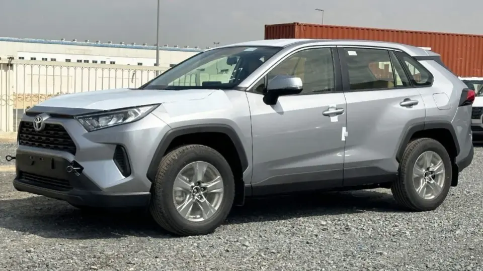 Toyota RAV4 LE 2024
