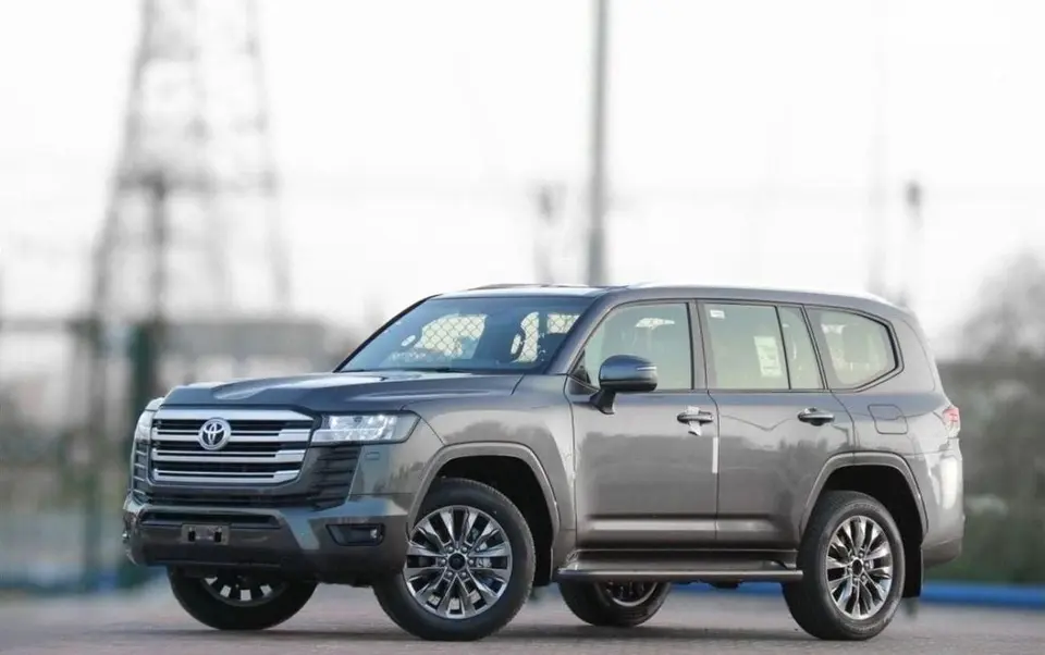 Toyota Land Cruiser GXR 2025
