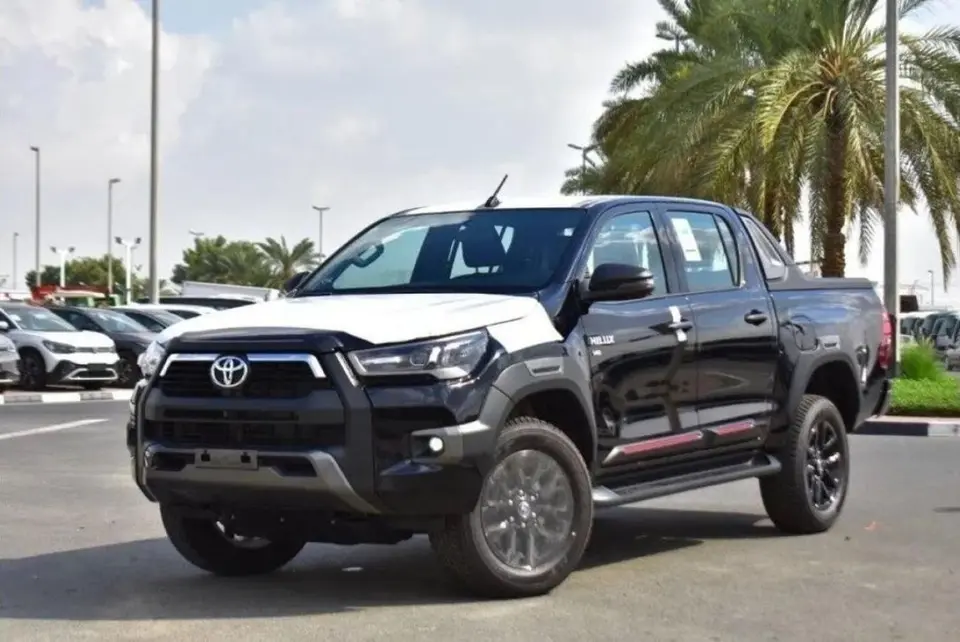 Toyota Hilux ADVENTURE 2025