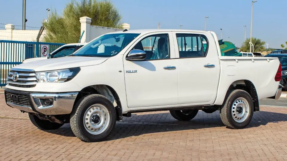 Toyota Hilux DLX 2024