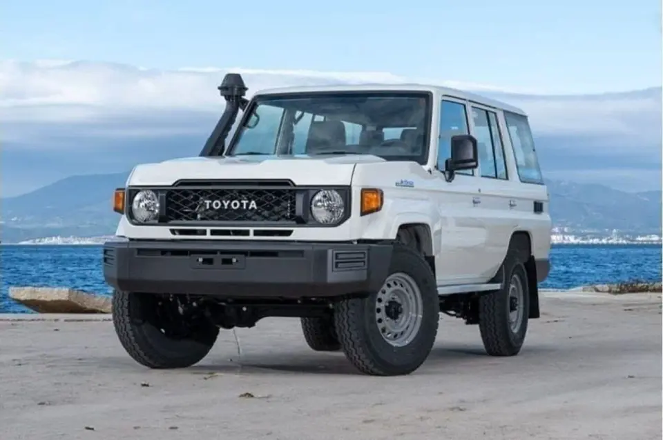 Toyota Land Cruiser 70 LC76 DX 2025