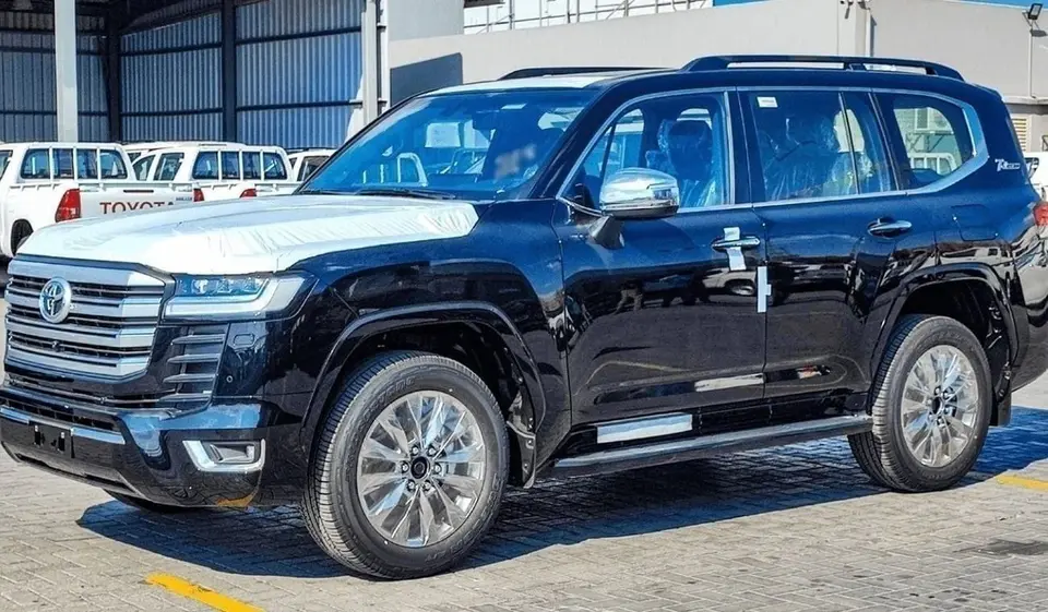 Toyota Land Cruiser VX 2025
