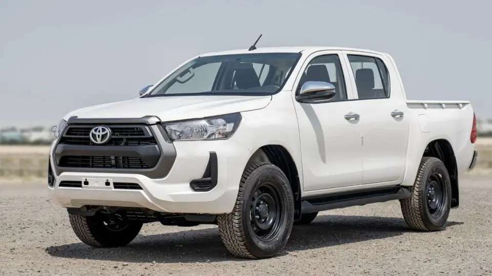 Toyota Hilux DLX 2024