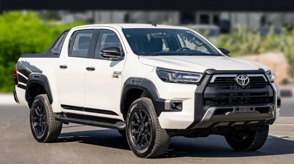 Toyota Hilux ADVENTURE 2025
