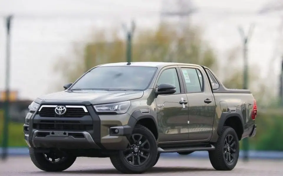 Toyota Hilux ADVENTURE 2025