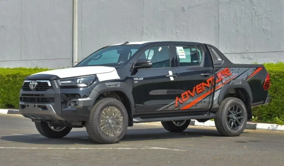 Toyota Hilux ADVENTURE 2025