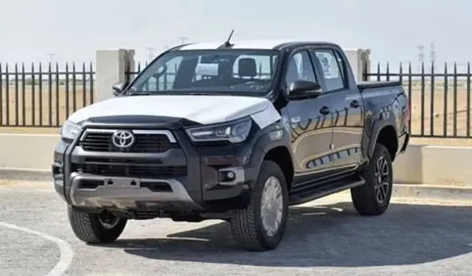 Toyota Hilux ADVENTURE 2025