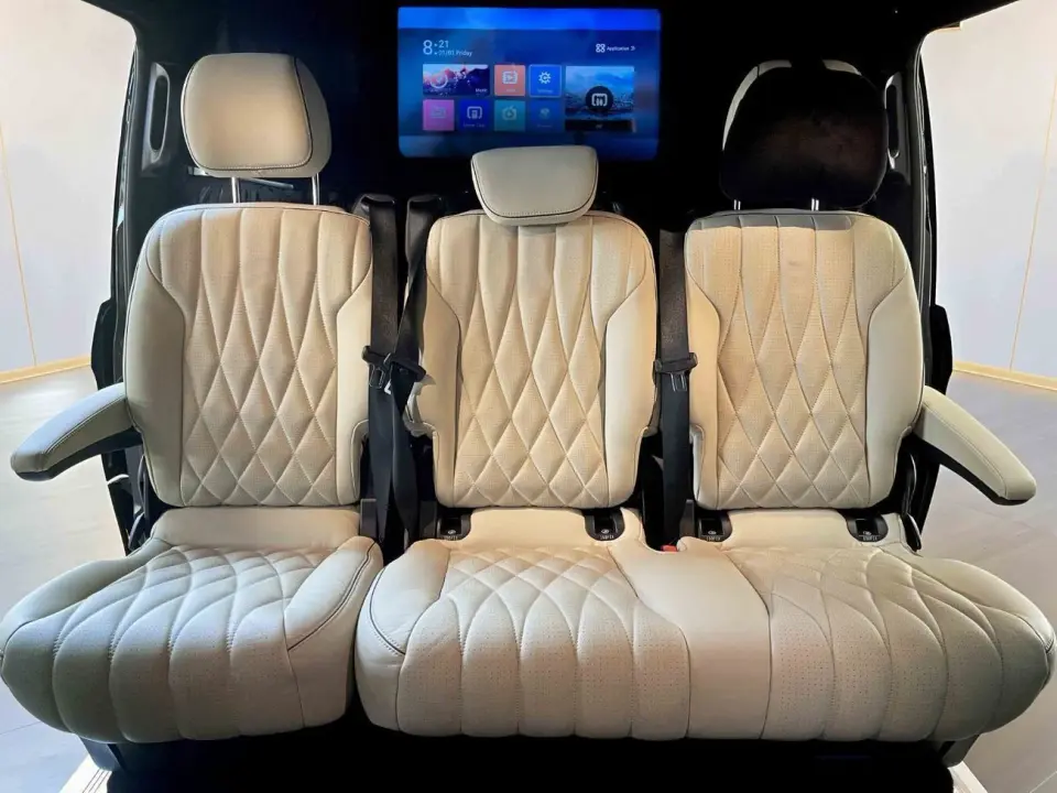 Mercedes-Benz V300 AVANTGARDE 2026