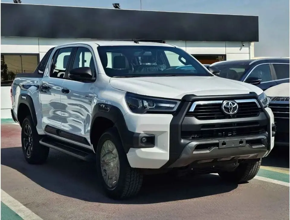 Toyota Hilux ADVENTURE 2025
