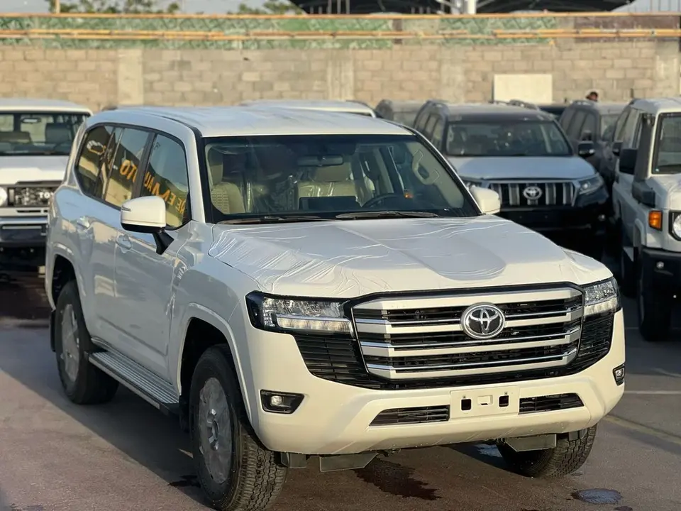 Toyota Land Cruiser GXR 2025