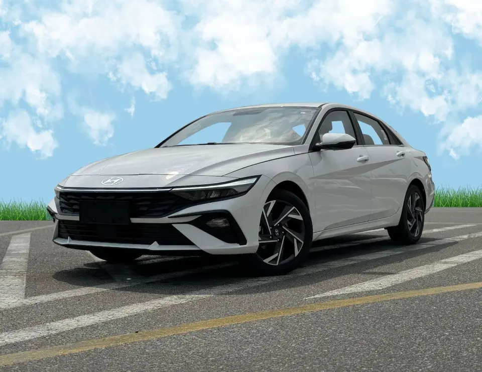 Hyundai Elantra COMFORT 2025