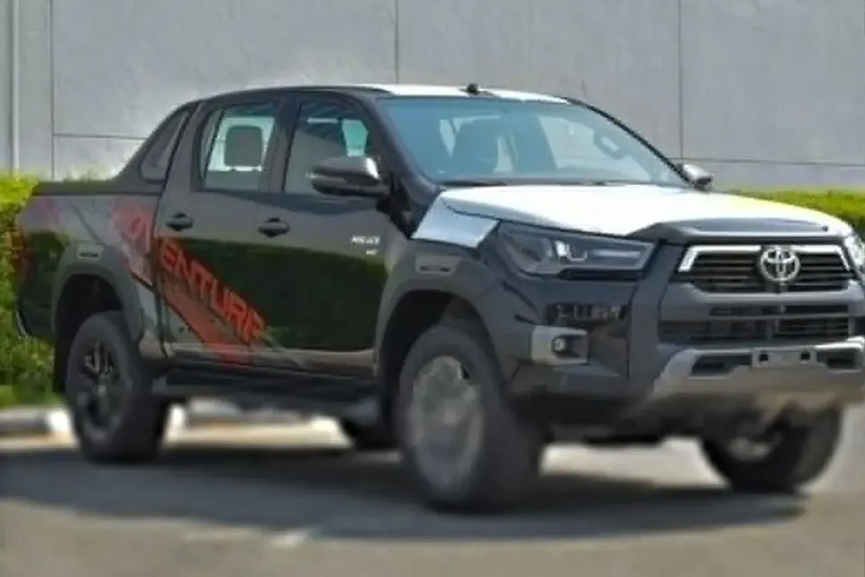 Toyota Hilux ADVENTURE 2025