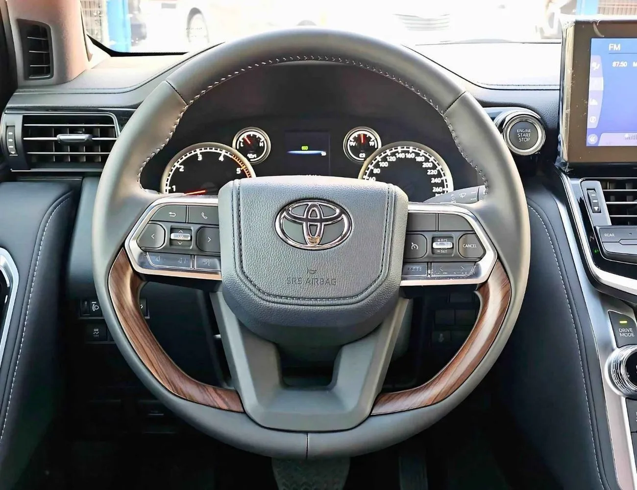 Toyota Land Cruiser GXR 2024 — фото 13