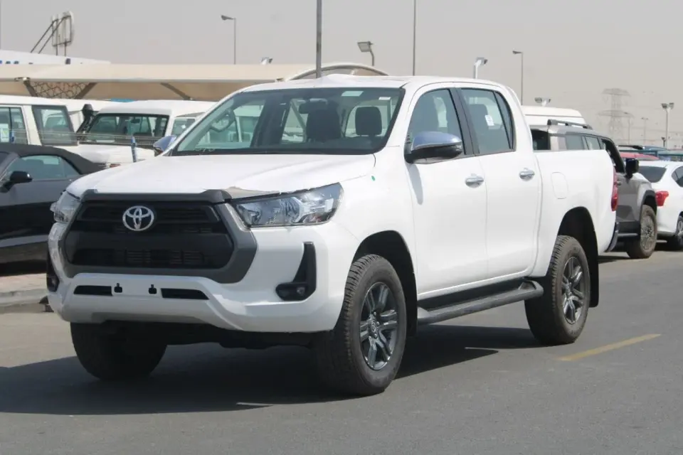 Toyota Hilux TOYOTA HILUX 2.4L DIESEL 4 X 4 DOUBLE CABIN ACTIVE MANUAL 2025
