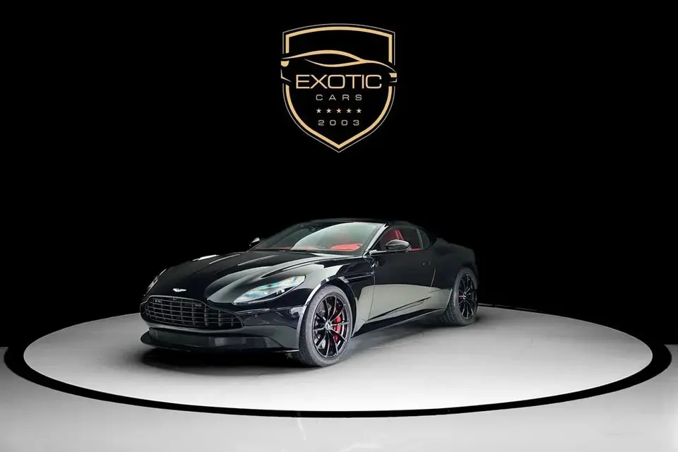 Aston Martin DB11 AMR 2021