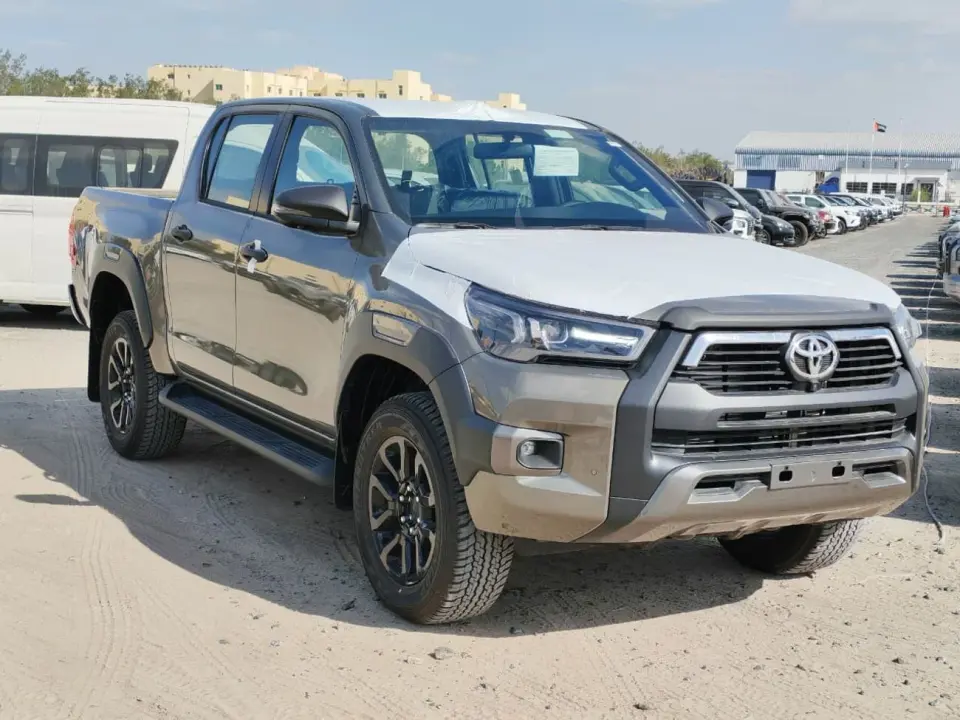 Toyota Hilux ADVENTURE 2025