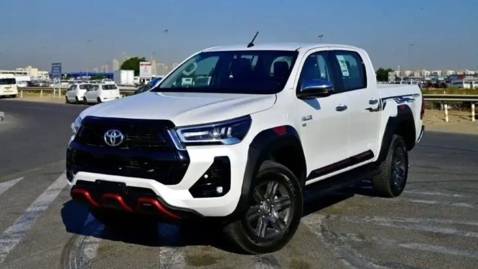 Toyota Hilux ADVENTURE 2025