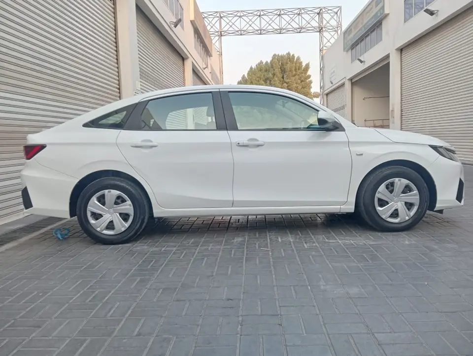Toyota Yaris E 2023