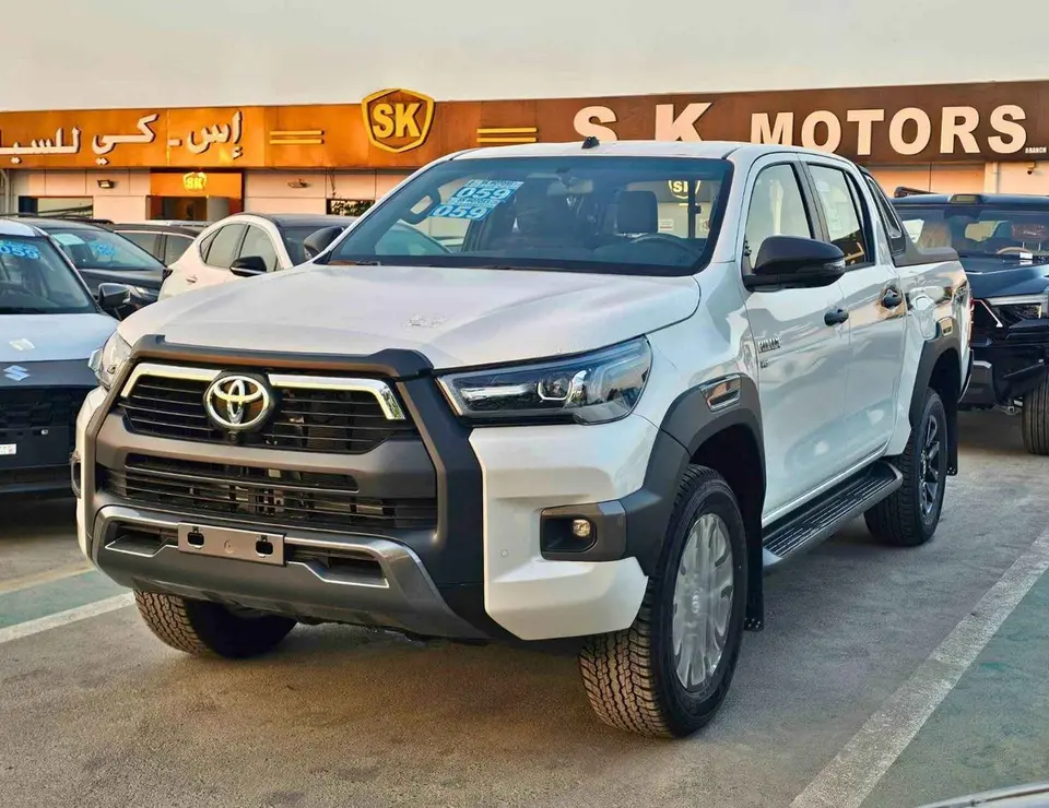 Toyota Hilux ADVENTURE 2025