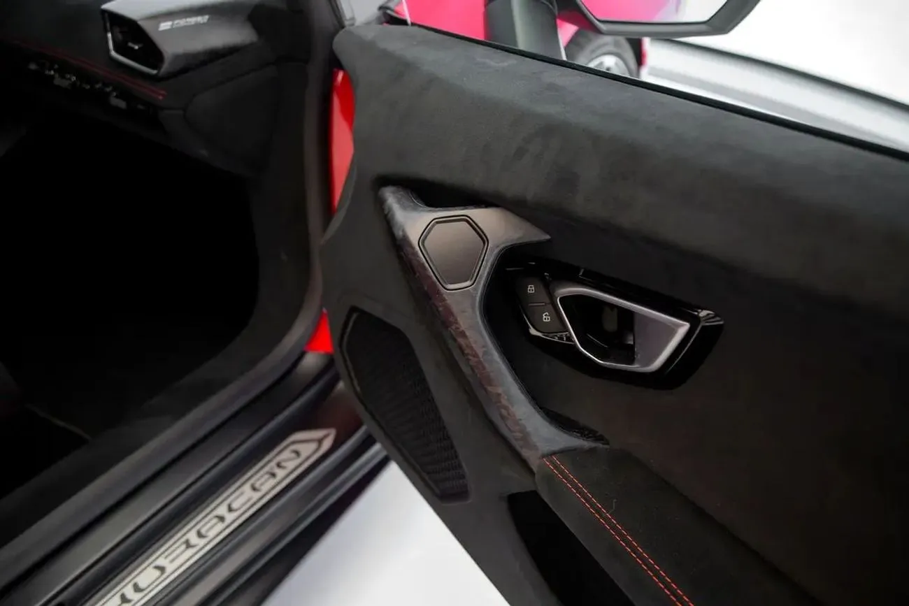 Lamborghini Huracan PERFORMANTE 2019 — фото 11
