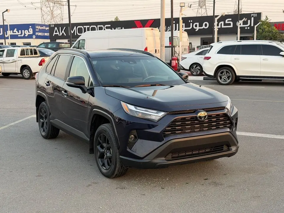 Toyota RAV4 XLE 2025