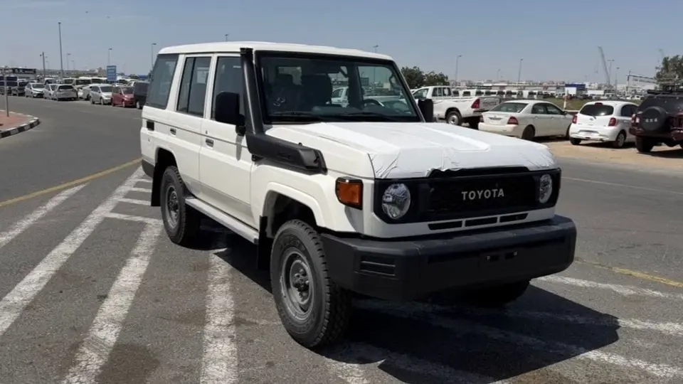 Toyota Land Cruiser 70 LC76 DX 2025