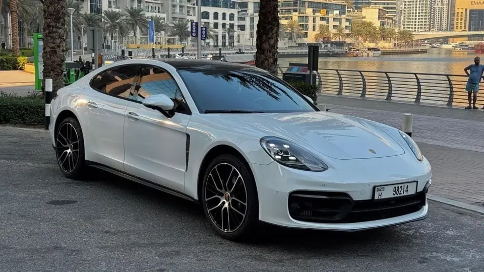 Porsche Panamera 4 2023