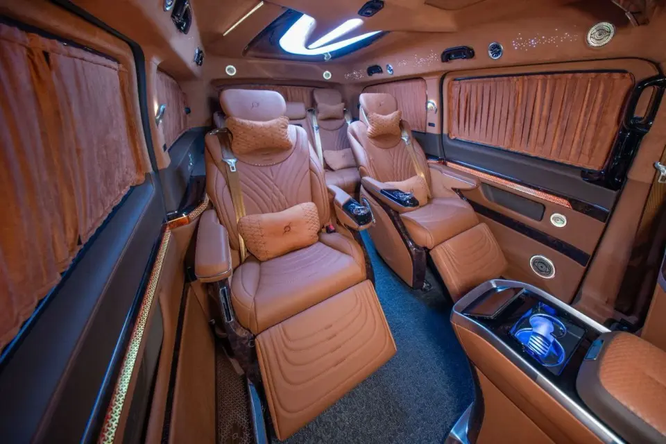 Mercedes-Benz V300 2025