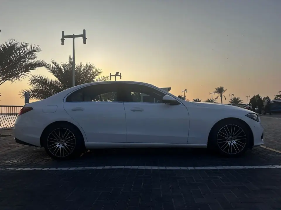 Mercedes-Benz C300 STANDARD 2025