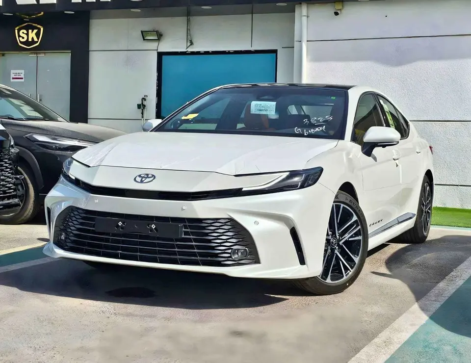 Toyota Camry LIMITED HEV 2026