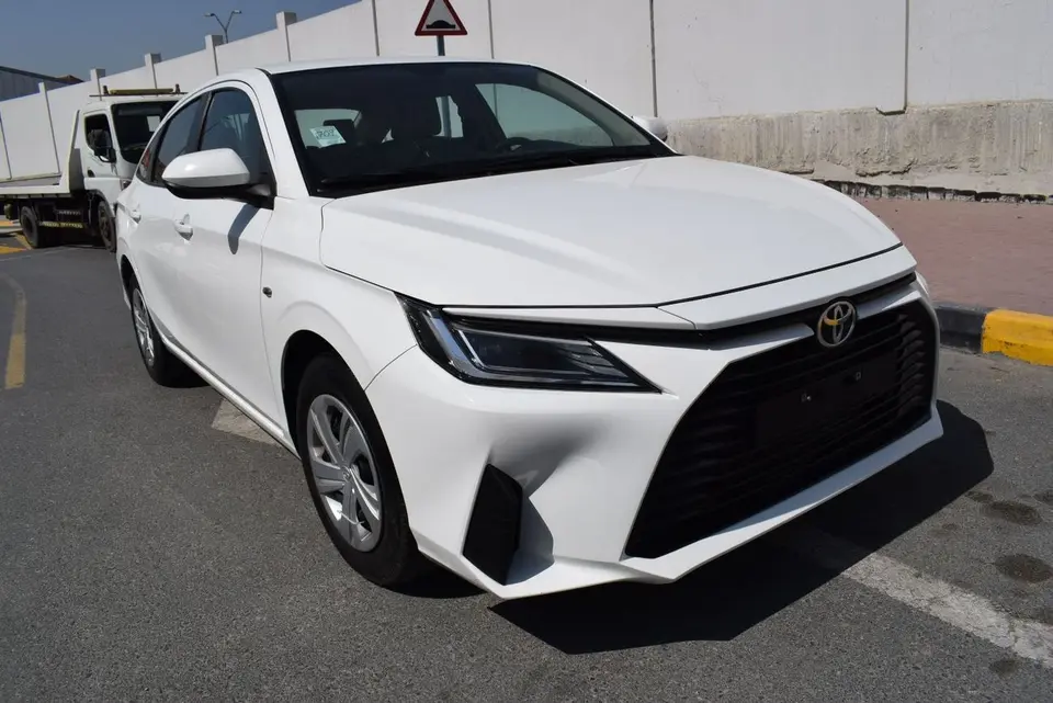 Toyota Yaris E 2024