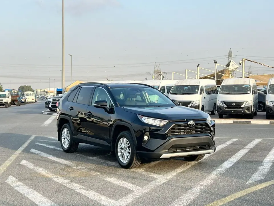 Toyota RAV4 LE 2021