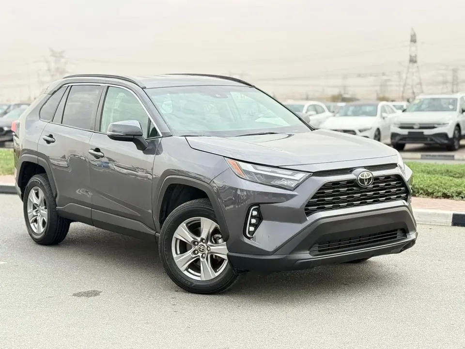 Toyota RAV4 XLE 2024