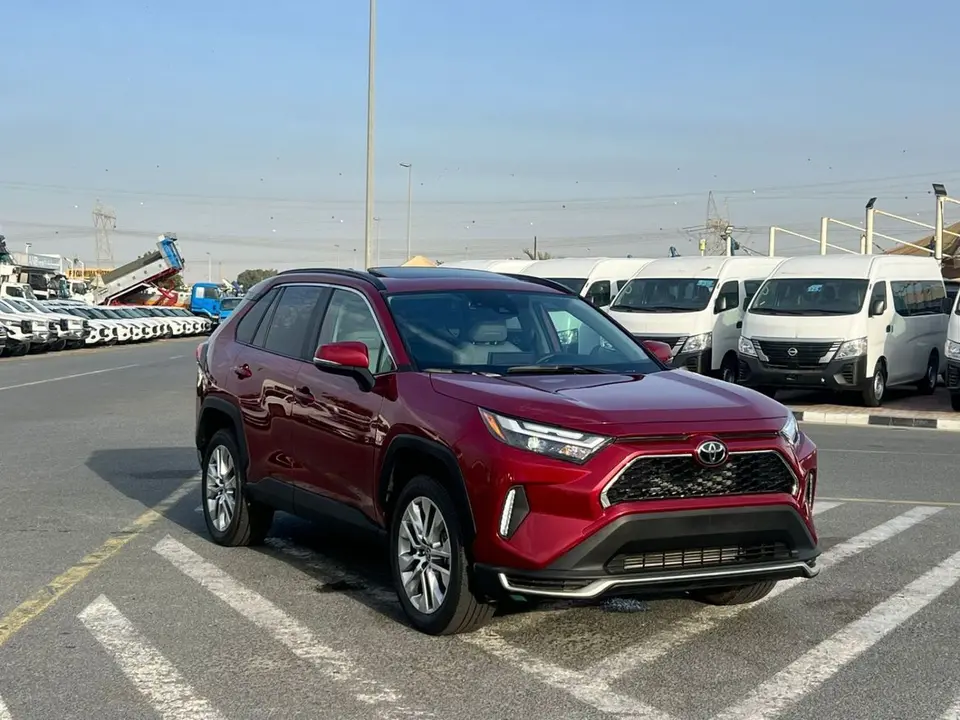 Toyota RAV4 XLE 2025