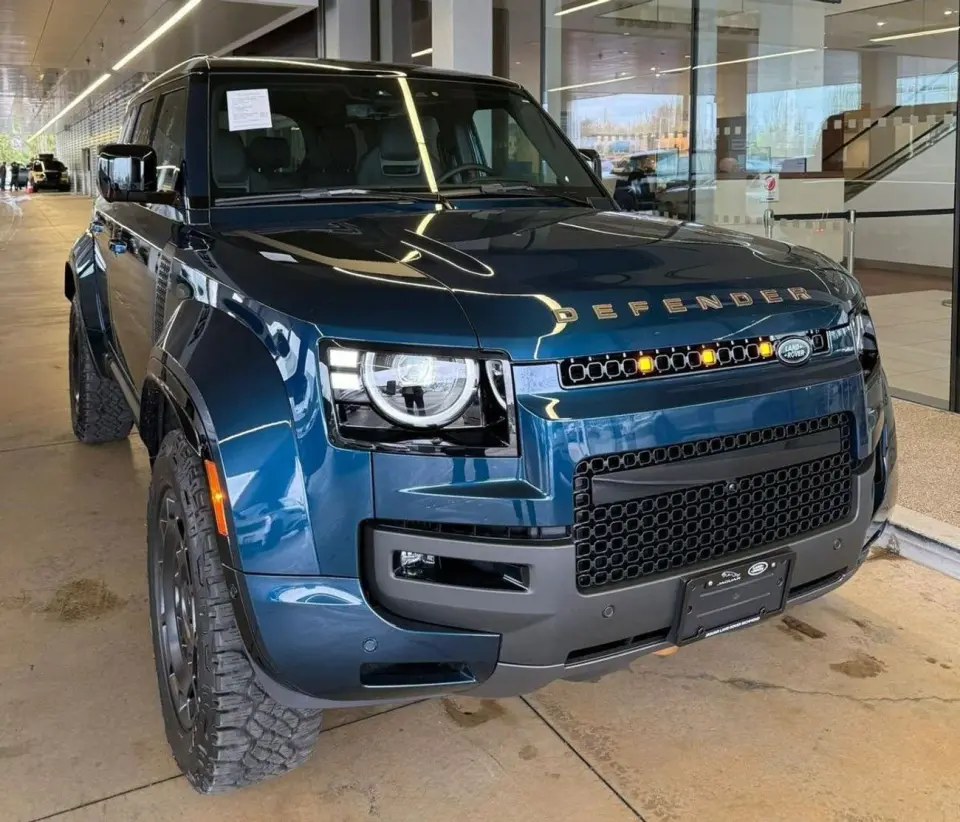 Land Rover Defender 2026
