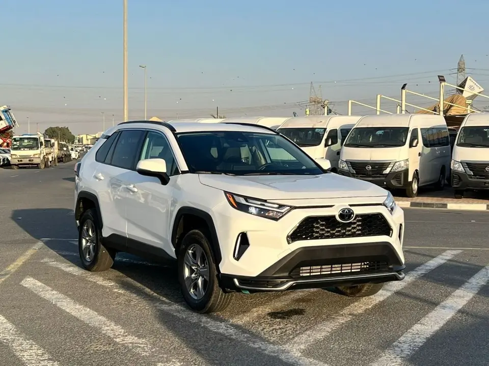 Toyota RAV4 XLE 2025